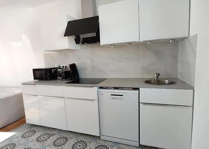 Entire - Centre - 36 Elena *