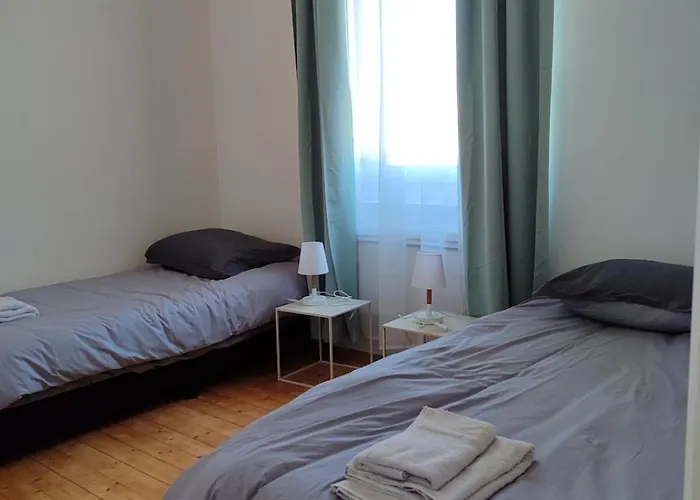 Entire - Centre - 36 Elena *