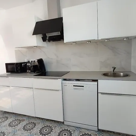 Entire - Centre - 36 Elena *