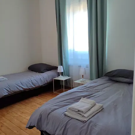 Entire - Centre - 36 Elena *